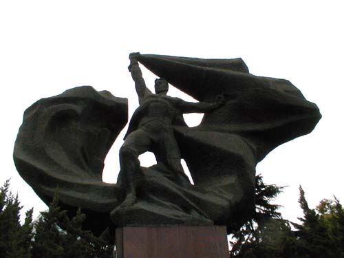 Rousing statue